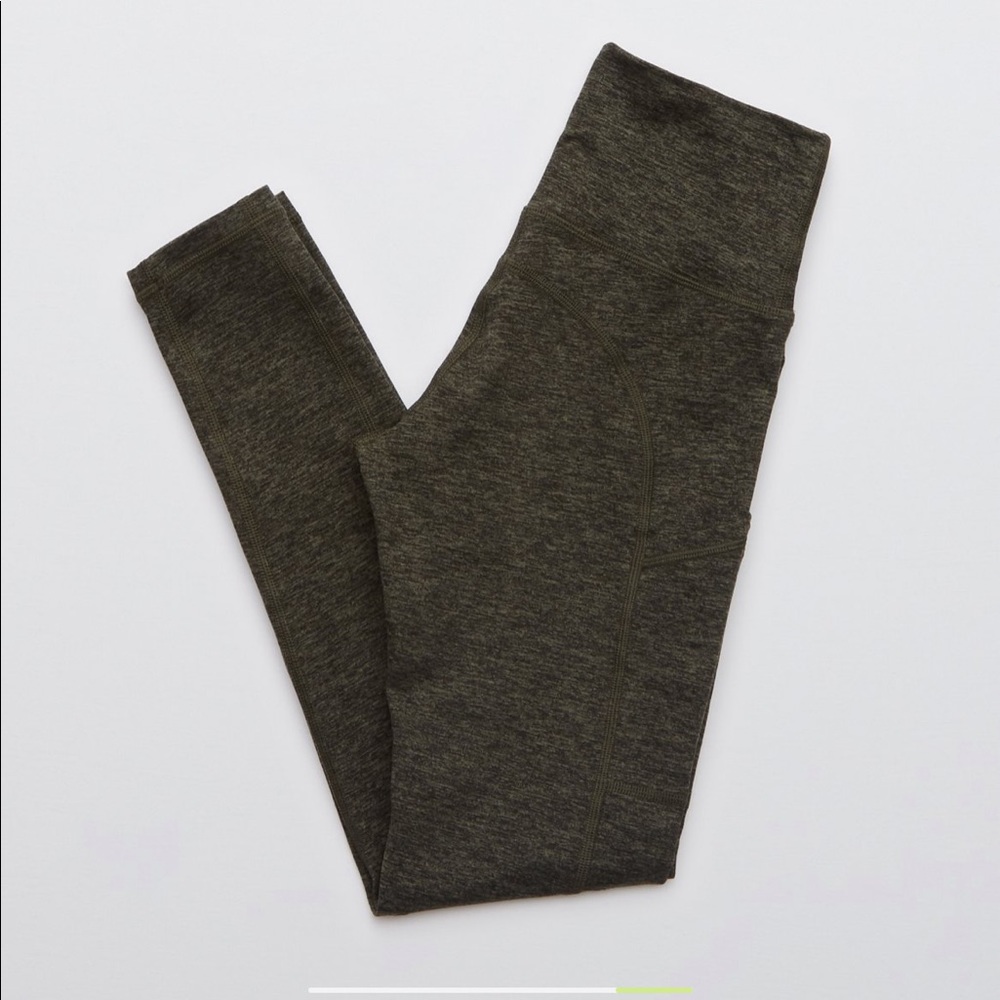 Offline by Aerie The hugger Hi-Rise Pocket leggings